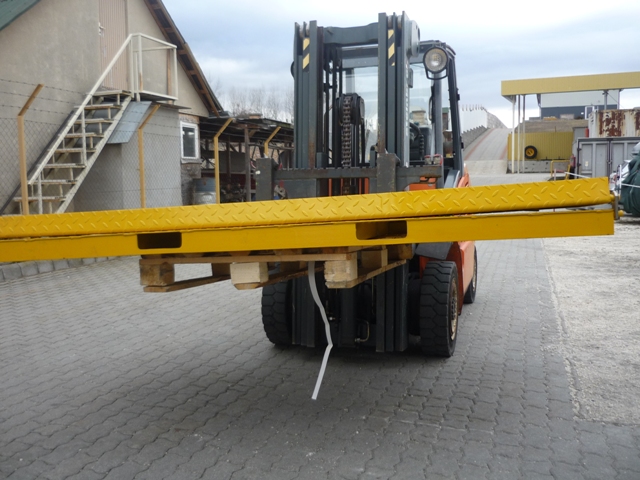 Kontener_beallo_rampa (4).jpg